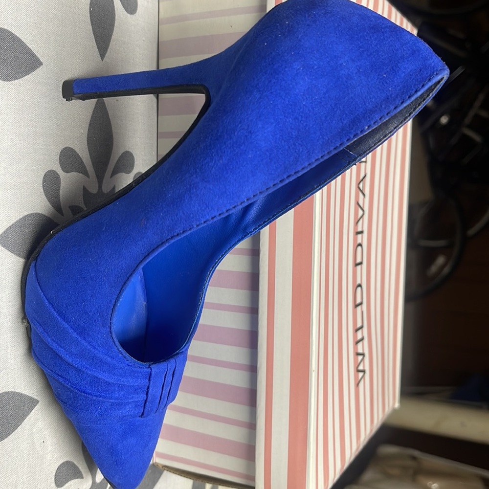 Womenswear blue high heel shoes